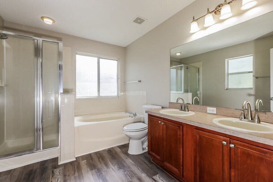 Building Photo - 11821 Mango Cross Ct