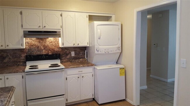 Building Photo - 831 Russell Cir