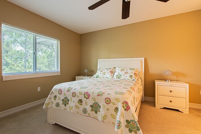 Building Photo - Peaceful Preserve-View Condo in Gated Blue...