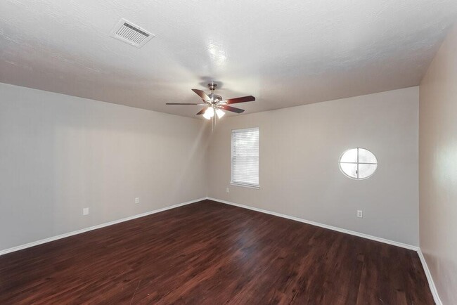 Building Photo - 8815 Roaring Point Dr