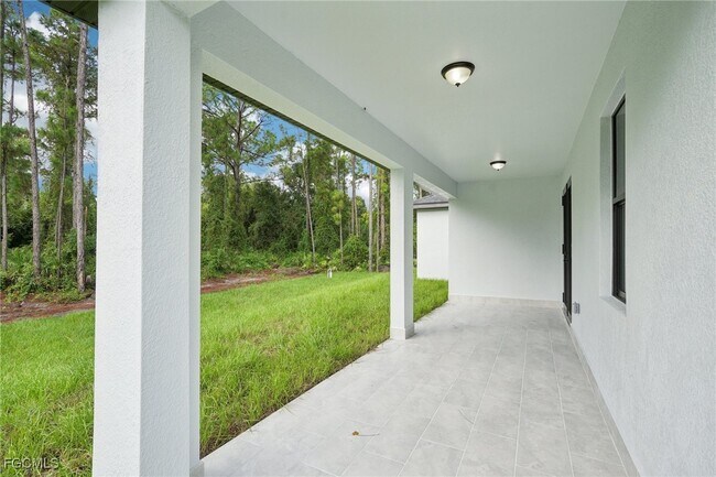 Building Photo - 872 Spaulding St E