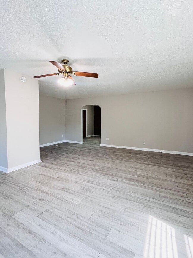 Building Photo - 3 Bed/2 Bath with one car garage home located in Jake Gaither Neighborhood!