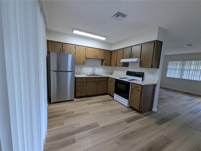 Building Photo - 20032 Suncrest Dr