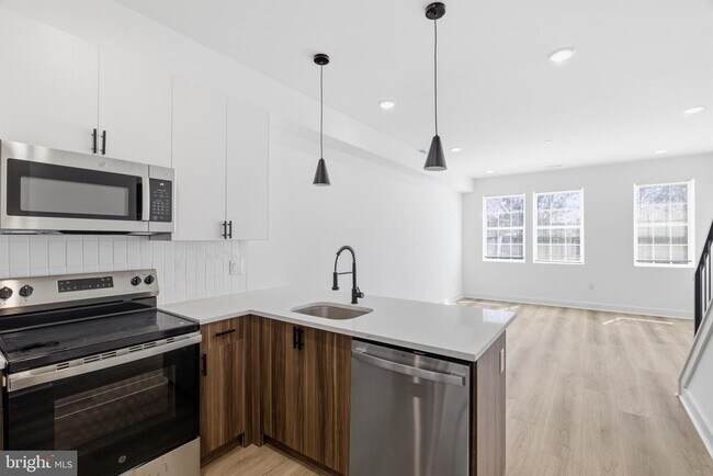 Building Photo - 2534 N 11th St
