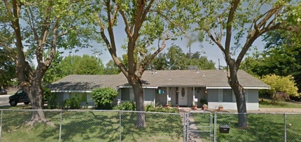 Building Photo - Cute As A Bug 3/2 (Single Story) - Please reverence full ad for viewings!