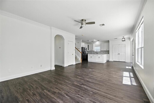 Building Photo - 1901 Avante Dr