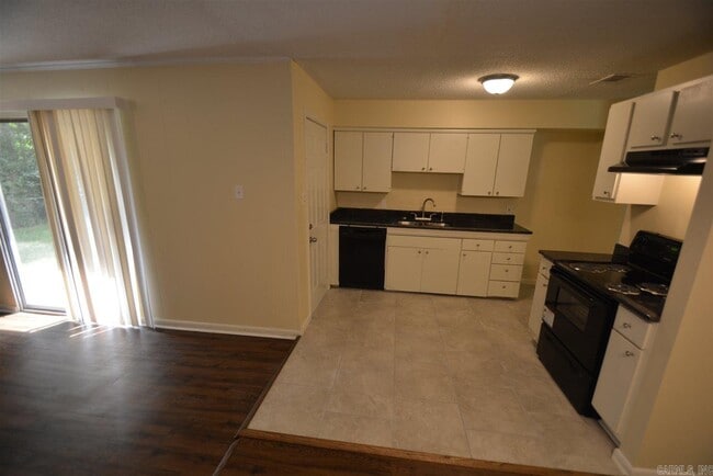 Building Photo - 6 Wynne Cir