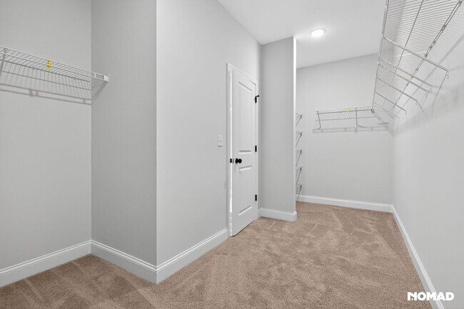 Building Photo - Spacious 5BR House in Buford