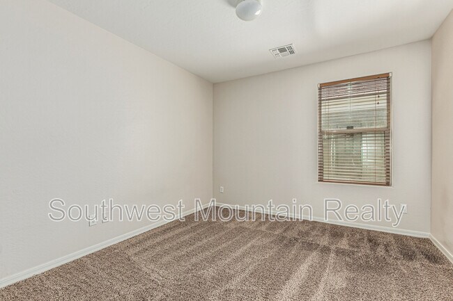 Building Photo - 1949 W Vineyard Plains Dr