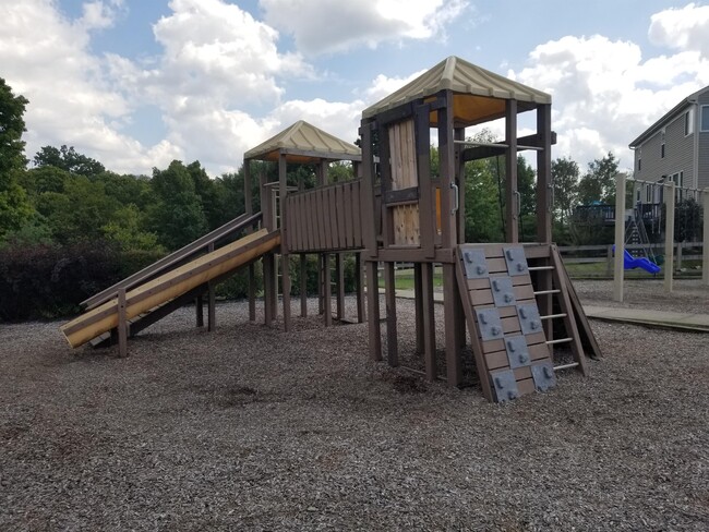 Building Photo - 1389 Meadowrun Ln