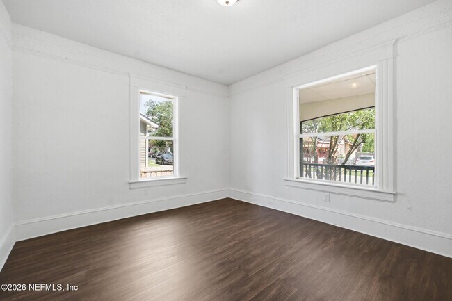 Building Photo - 1123 E 14th St