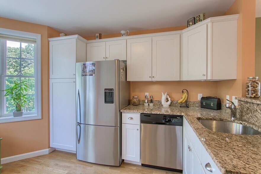 Kitchen - 101 Hopkins St