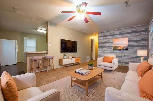 Building Photo - 2 Bedroom / 1.5 Bath Home in Carter Lake!