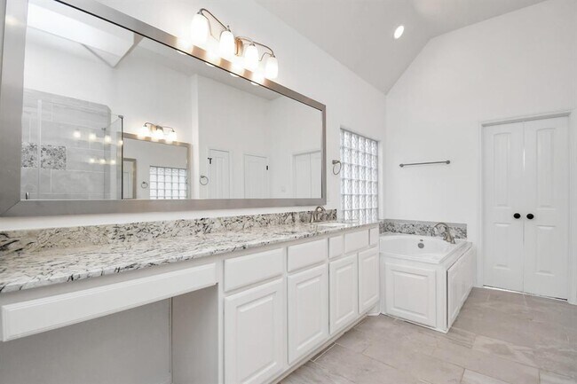 Building Photo - 1411 Upland Arbor Dr