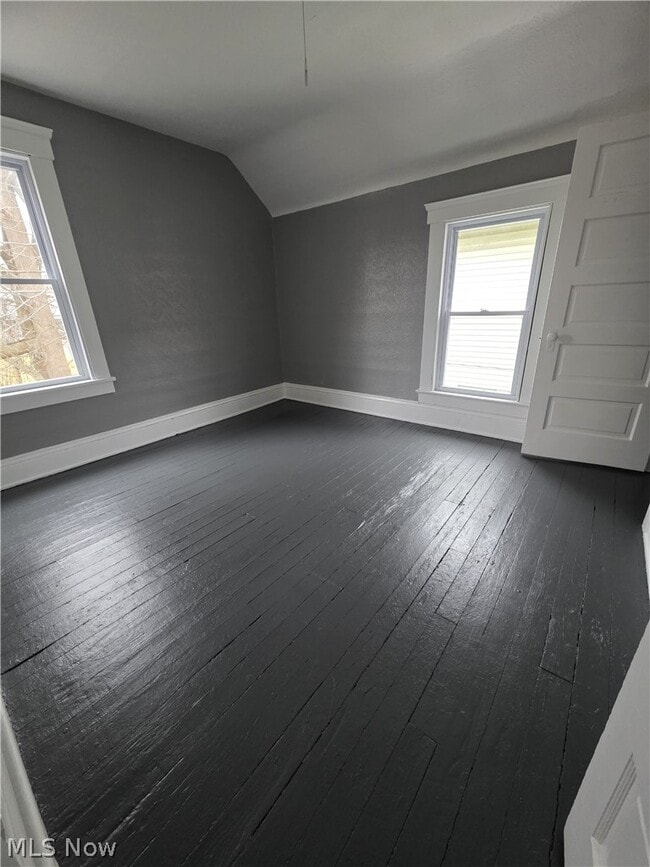 Building Photo - 1124 E 114th St