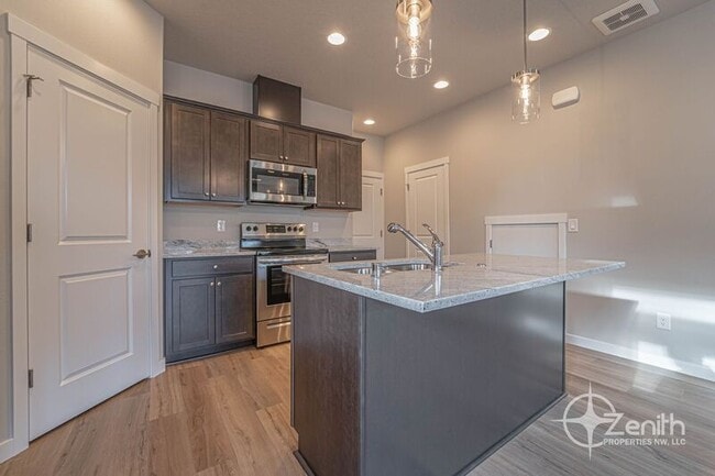 Building Photo - 4915 NE 2nd Ct