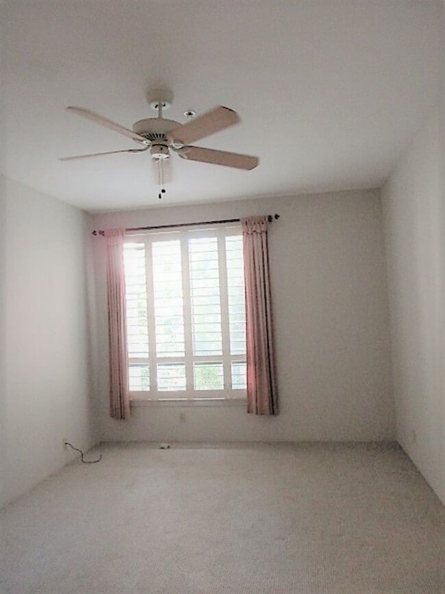 Building Photo - 2 Bedroom, 2 Bath Condo in The Courtyards HOA