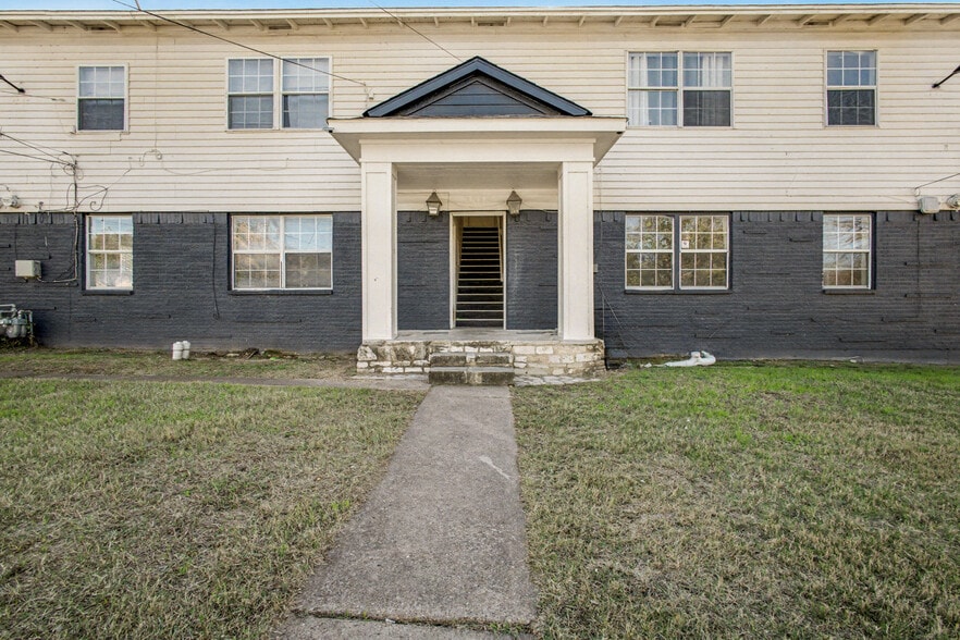 Building Photo - 2216 Riverview Dr