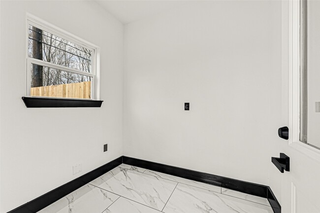 Building Photo - 13106 Donegal Way