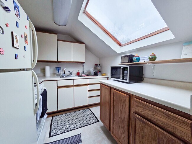 Building Photo - 438 W Wilson St