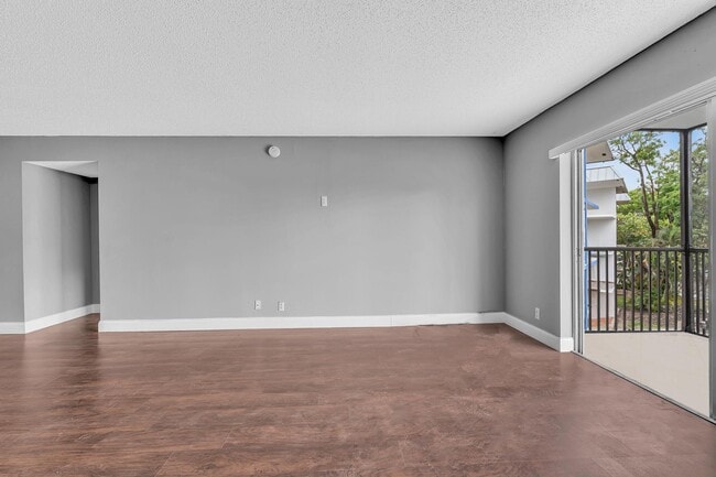 Building Photo - 5961 N Falls Cir Dr