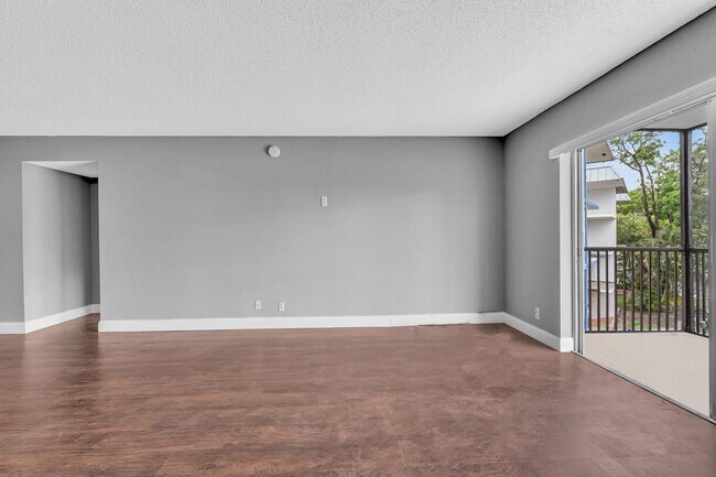 Building Photo - 5961 N Falls Circle Dr