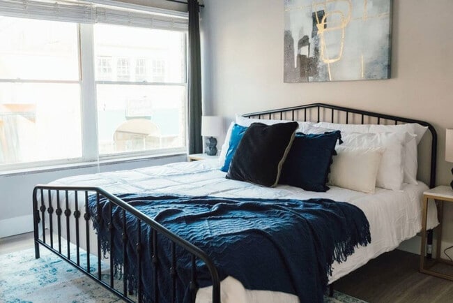 Building Photo - 202 E Main St