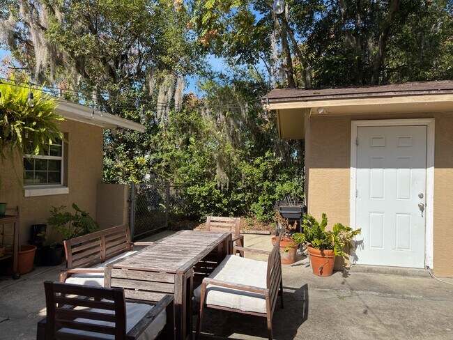 Building Photo - 650 S Park Ave