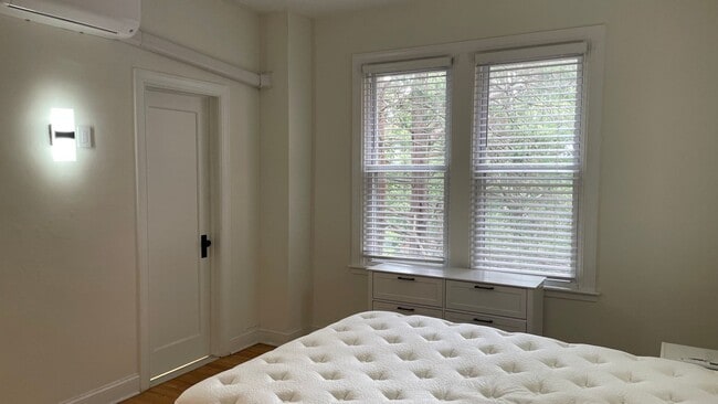 Building Photo - Newly Remodeled 1-Bedroom, 1-Bathroom Near Johns Hopkins University