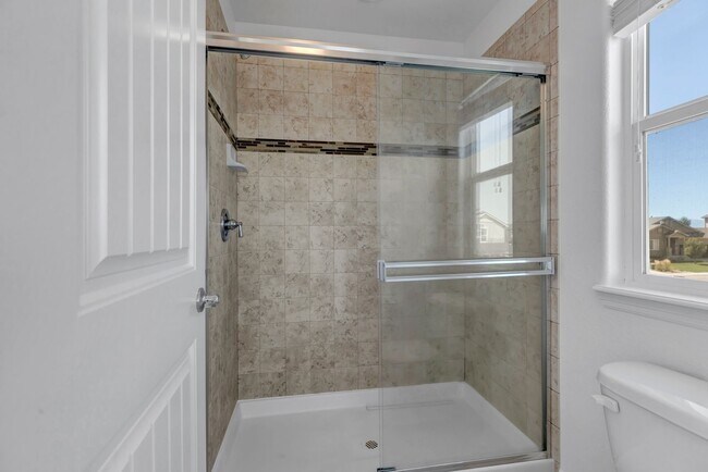 Building Photo - Clean and Spacious Home for Rent-Peyton- 80831