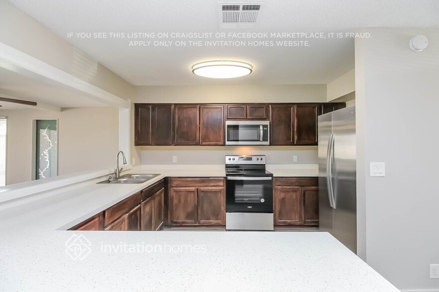 Building Photo - 732 W Flower Ave