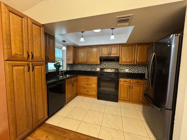 Building Photo - Meadow Woods Pool Home