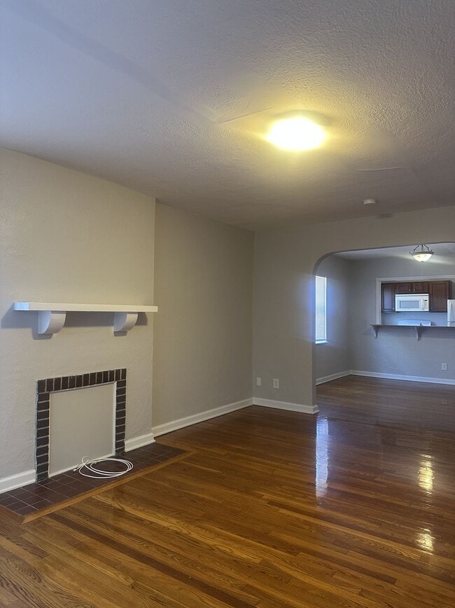 Building Photo - MOVE IN SPECIAL! 1/2 Month RENT! 1 Bed 1 Bath Apartment available East Columbus!