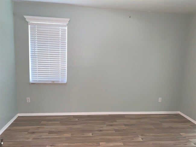 Building Photo - Updated Beautiful 2/2 Upstairs unit at The Village of Stuart