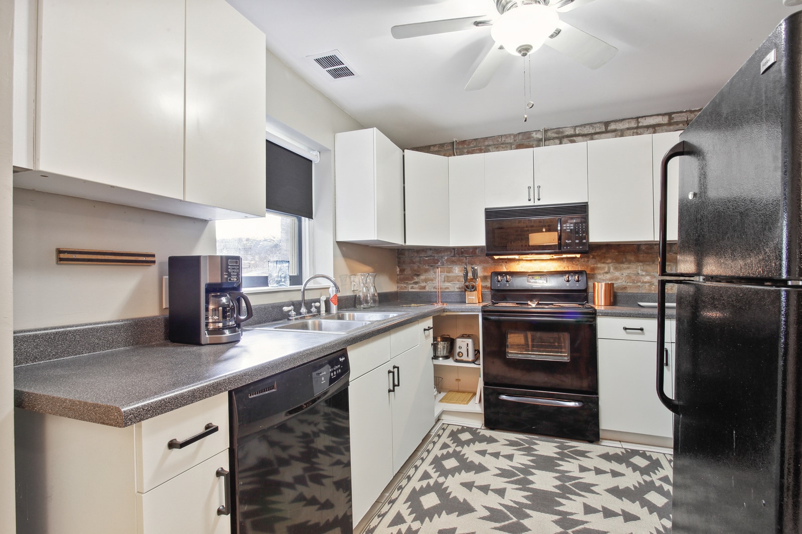 Building Photo - 208B W Hall St