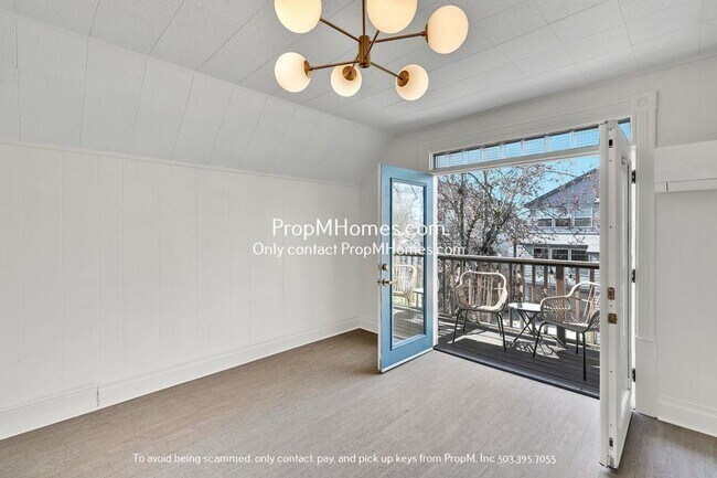 Building Photo - Bright and Fun One Bedroom Plus Flex Space...