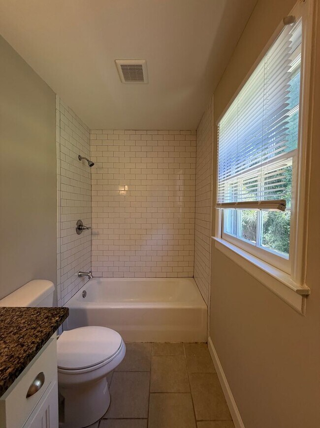 Building Photo - 3/2 House in Woodfin Estates $1,795