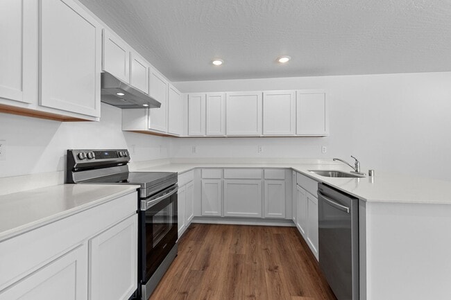 Building Photo - Lease special, save $900.00 if you sign an...
