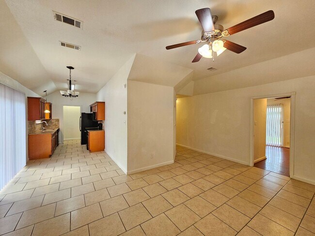 Building Photo - AVAILABLE NOW!