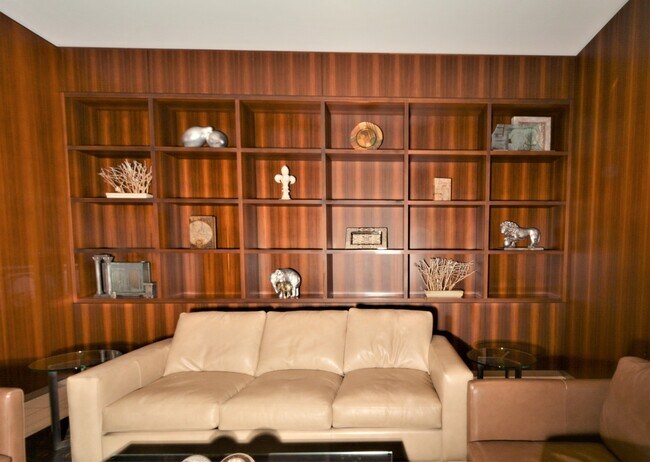 Building Photo - 65 E Monroe St