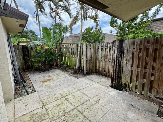 Building Photo - 1301 Waterview Cir
