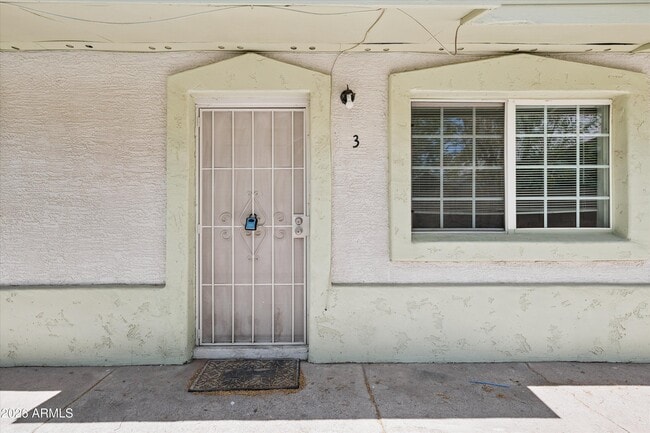 Building Photo - 2133 W Adams St