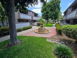 Building Photo - Beautifully Renovated Ground-Floor 2 Bedroom – Over 900 Sq. Ft.!