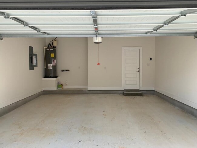 Building Photo - 626 Parkline Dr