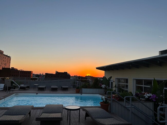 Building Photo - Beautiful 2-bedroom loft with garage parking, and community room with swimming pool!