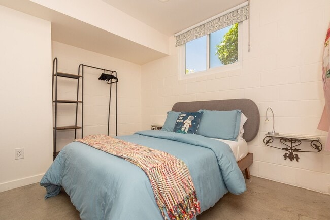 Building Photo - Spectacular Furnished 4 Bedroom/ 3 Bath Mid-Century Modern Retreat in Encinitas