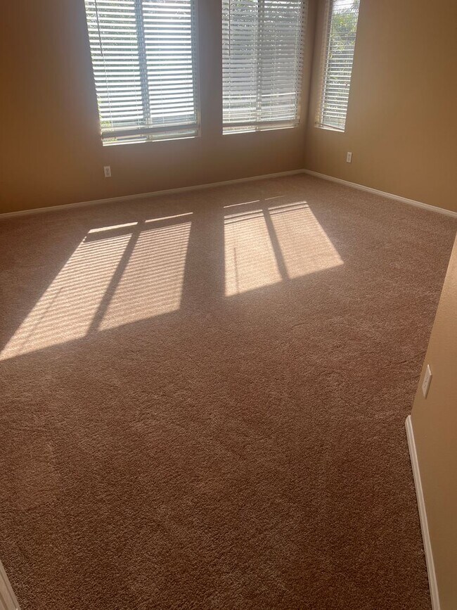 Building Photo - The Meadows Condo in Camarillo