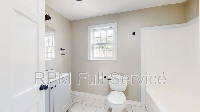 Building Photo - 246A East Woodrow Street