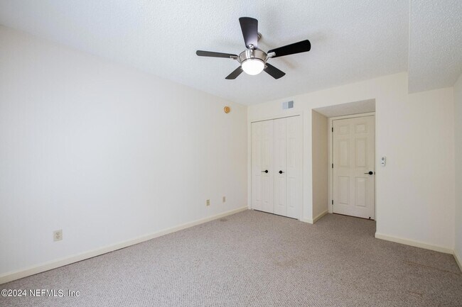 Building Photo - 13715 Richmond Park Dr N