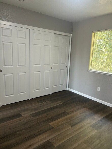 Building Photo - 1659 Blackoak Dr